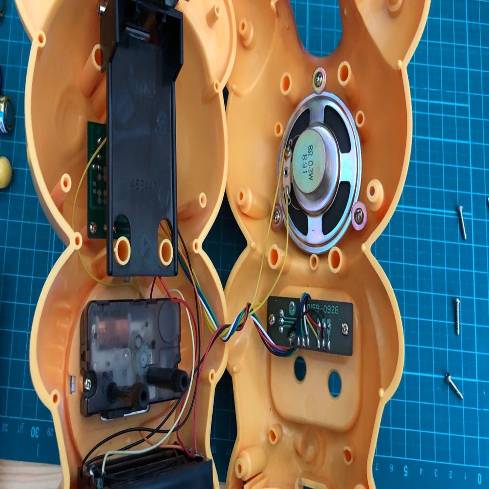 動かなくなった目覚まし時計を修理した話｜DRM