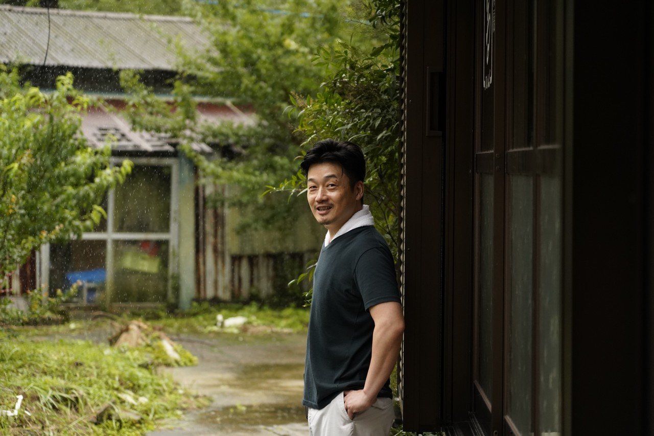 青磁    壺   【作者】金  一 坤 青磁の壺 熊津窯 金一坤作 - メルカリ