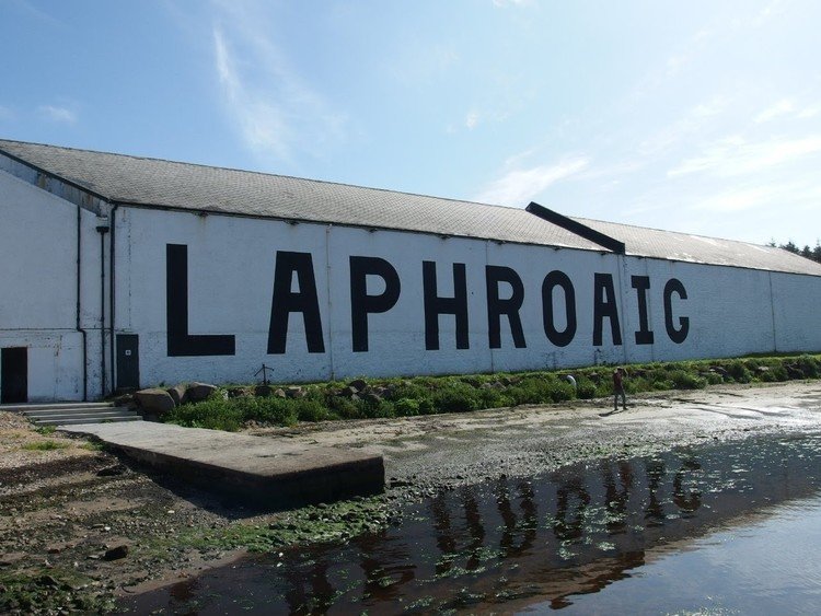 2016年7月に訪れた、イギリス・アイラ島のLaphroaig蒸留所の写真です。Laphroaigの蒸留所ツアーでは、蒸留所内も写真撮影オーケーでした。