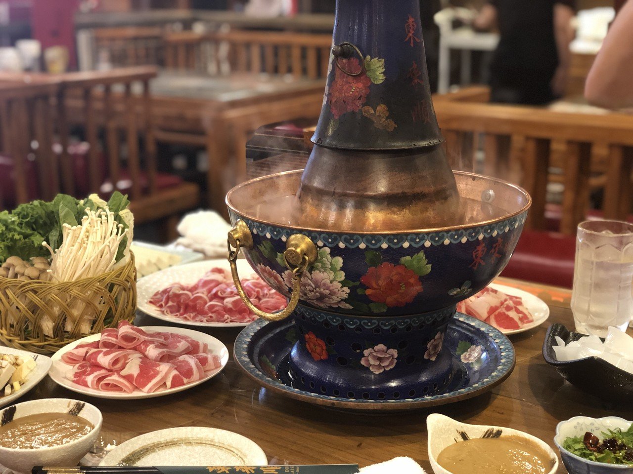 幸せなふたりに贈る結婚祝い 飲み放題付き2,480円！池袋・東来順で北京火鍋を食らう！｜阿生 バーベキュー・調理用品