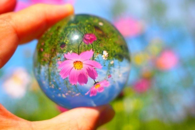 ハローキティの 笑わない理由 から学ぶ共感型マーケティング こじみく 24hブラプロデューサー Note