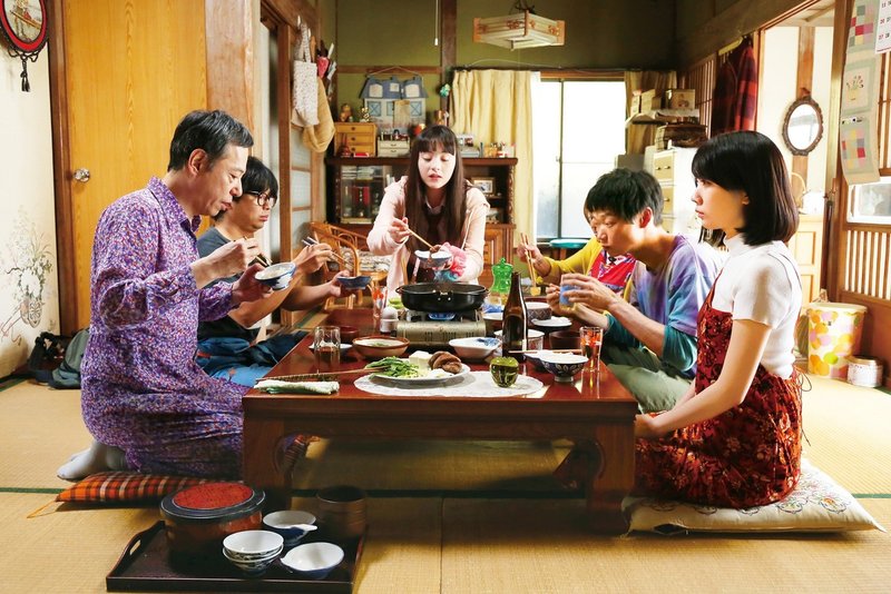 衣食住は魔法 山崎ナオコーラによる線のない映画評 Wowow