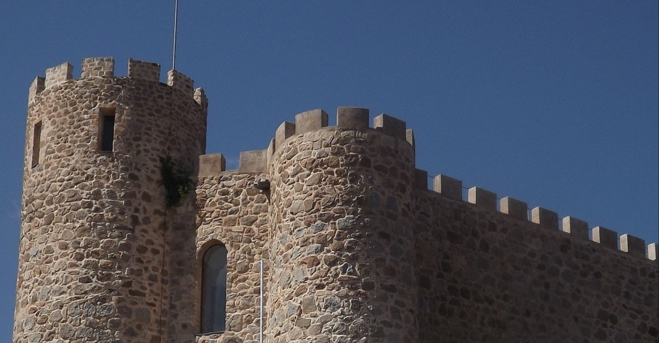 樹脂でできたお城にあるような柱 樹脂でできたお城にあるような柱 ガラス 円柱 オブジェ