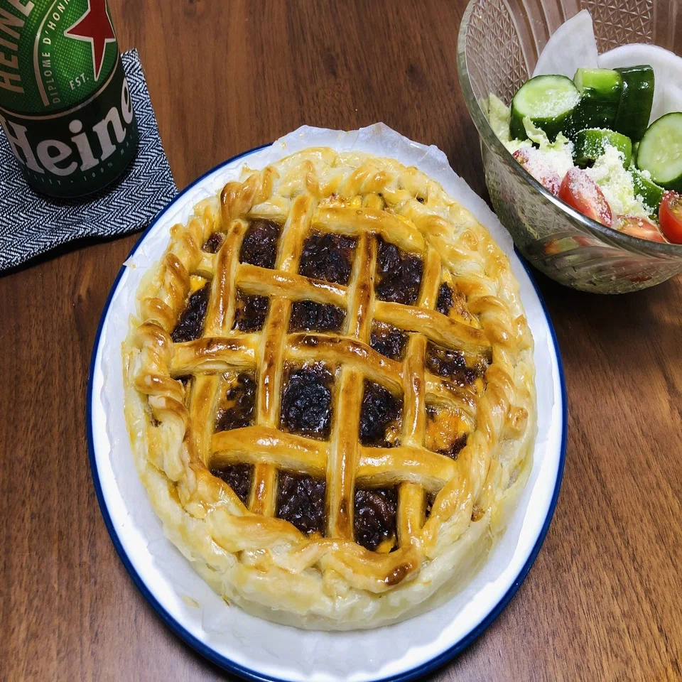 明治の冷凍パイシートでミートパイ作ってみた｜ケイチェルおじ