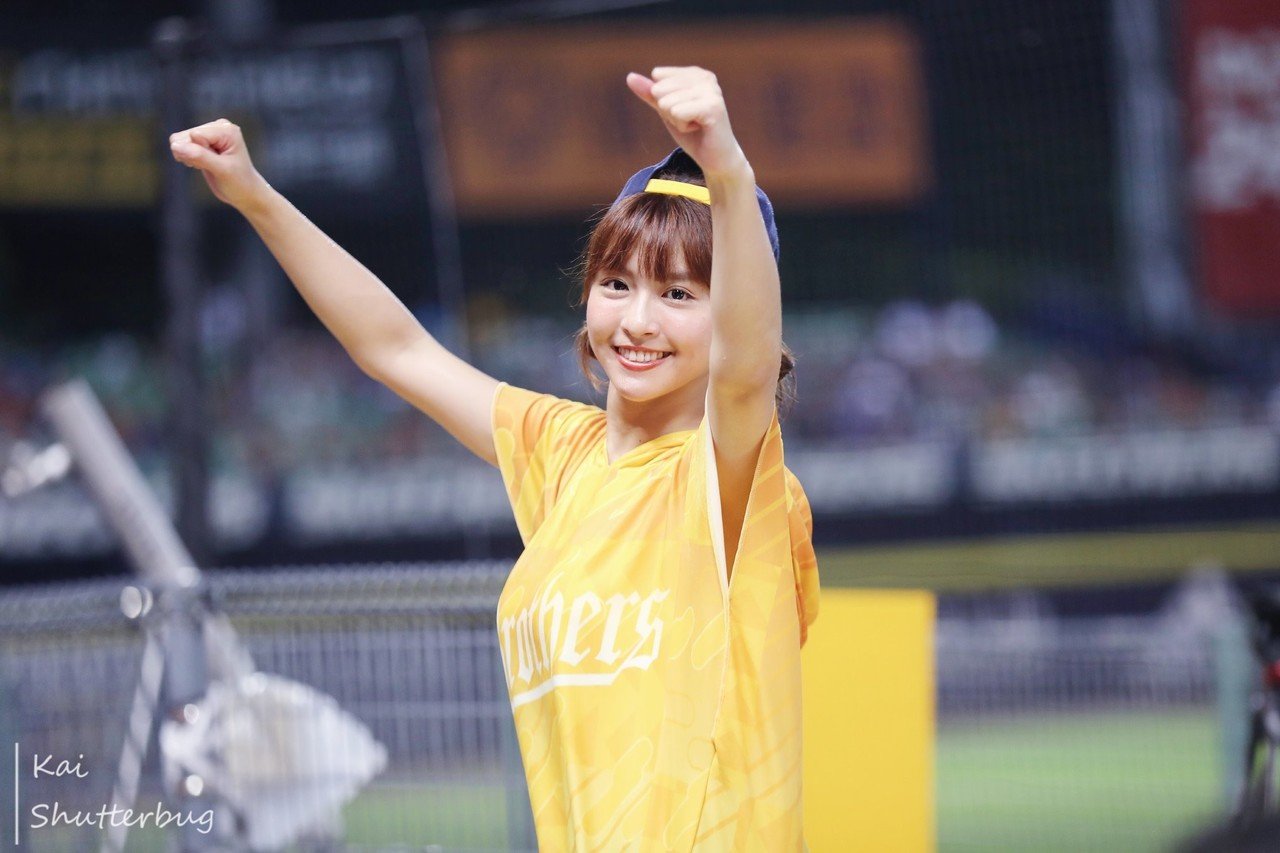 208.峮峮（チュンチュン）のパフォーマンスで中信兄弟の応援歌『原民