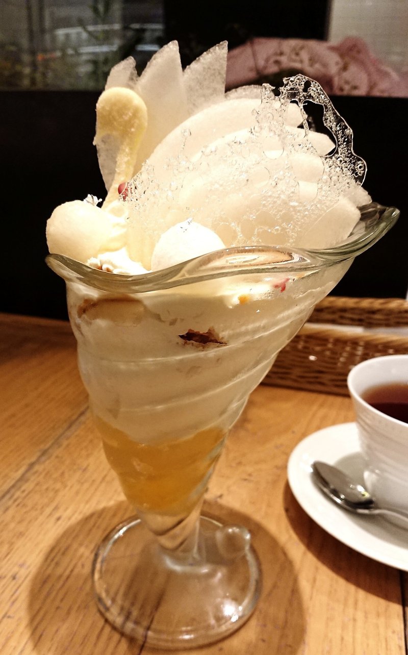 茨城県産梨 恵水 とフロマージュブランのパフェ スワンに見立てて 甘味料 Note