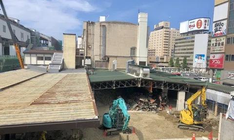 新潟駅万代口駅舎、60年の長いレールを振り返る『思い出写真展