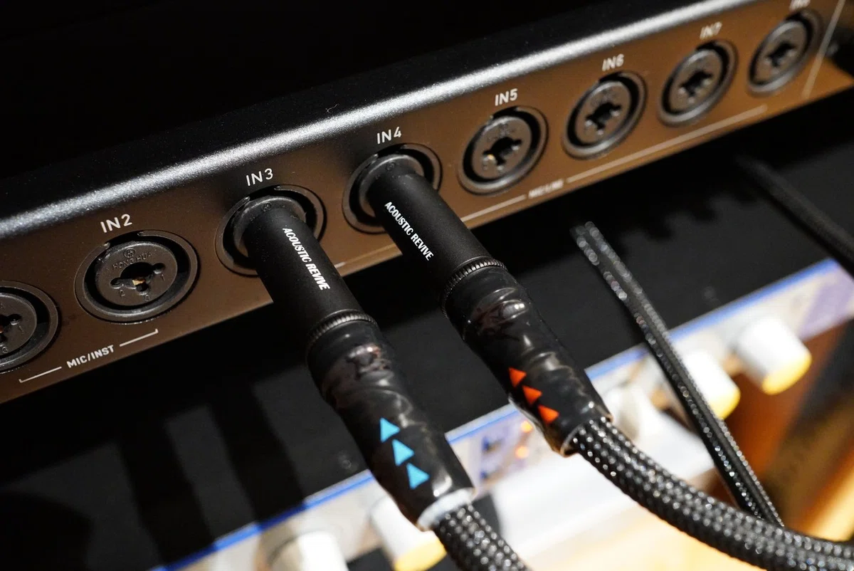 Focusriteのマイクプリ「ISA Two」にACOUSTIC REVIVEのケーブル 