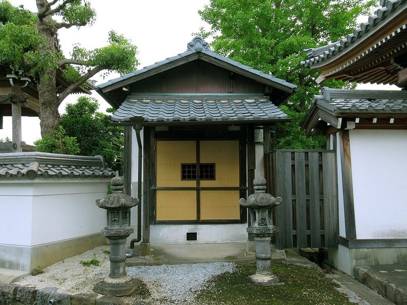 2三つ井戸弘法堂