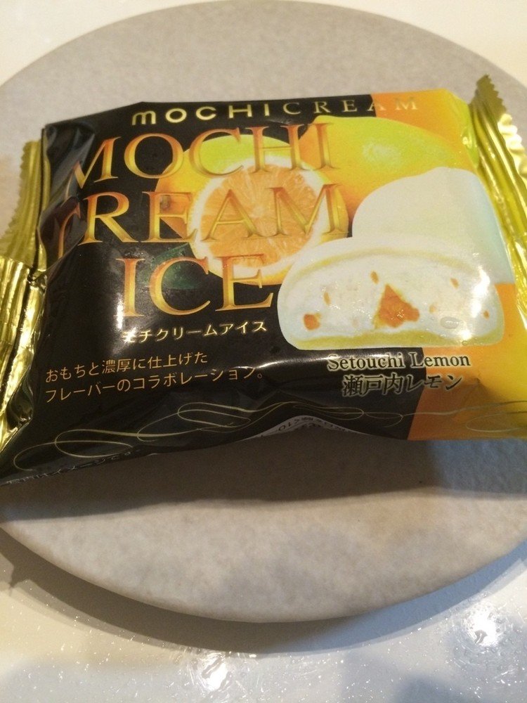 明日で瀬戸内レモン祭りが終わる…ということで、冷凍庫で眠っていたこちらを食しました！
モチクリームアイスの瀬戸内レモン。これ、どこでゲットしたんだっけ??忘れちゃったけど、福島県いわき市内のどこかです！