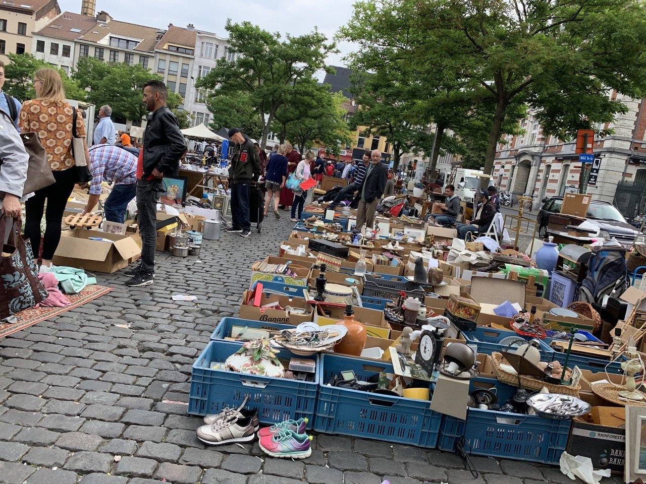 値下中‼️希少‼️ベルギーアンティーク木製折りたたみスツール ジュドバル広場の蚤の市 カワイイ＆ステキの宝庫！ブリュッセル「ジュ ド バル広場の