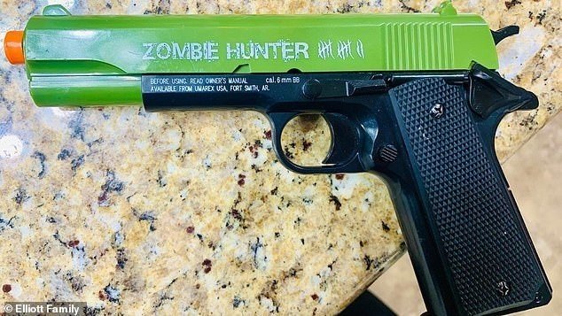 これぞアメリカ 小学校のzoom授業中におもちゃの銃で遊んで 警察に通報 Usa アメリカからこんにちは Note これぞアメリカ 小学校のzoom授業中におもちゃの銃で遊んで 警察に通報 Usa アメリカからこんにちは Note