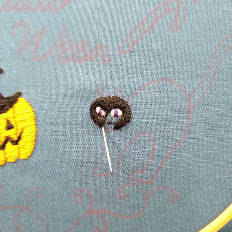 ハロウィンの刺繍図案 ステップ3 黒ネコの刺繍 Apostrophe S 刺繍雑貨作家 Note ハロウィンの刺繍図案 ステップ3 黒ネコの刺繍 Apostrophe S 刺繍雑貨作家 Note