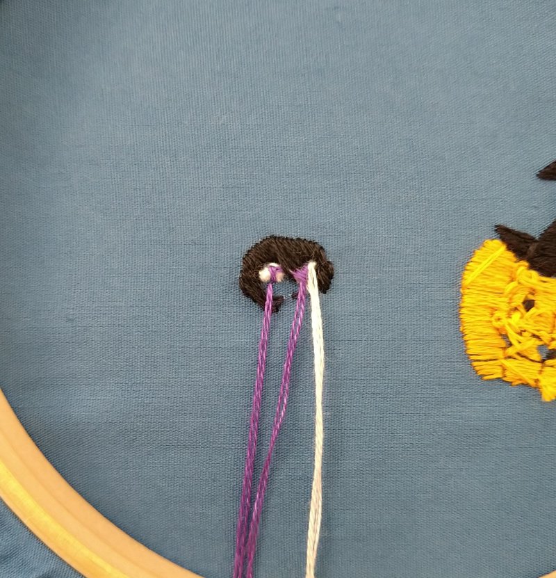 ハロウィンの刺繍図案 ステップ3 黒ネコの刺繍 Apostrophe S 刺繍雑貨作家 Note ハロウィンの刺繍図案 ステップ3 黒ネコの刺繍 Apostrophe S 刺繍雑貨作家 Note
