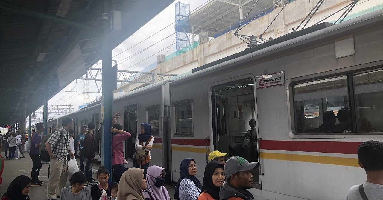 インドネシア首都圏psbb延長が続く 通勤電車でのマスク効果について言及 Kenhappy Note