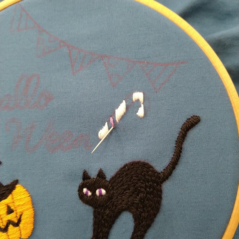 ハロウィンの刺繍図案 ステップ4 ステッキキャンディの刺繍 Apostrophe S 刺繍雑貨作家 Note