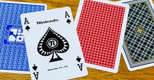 旅行先でブリッジするならトランプカードのケースがあると便利だ