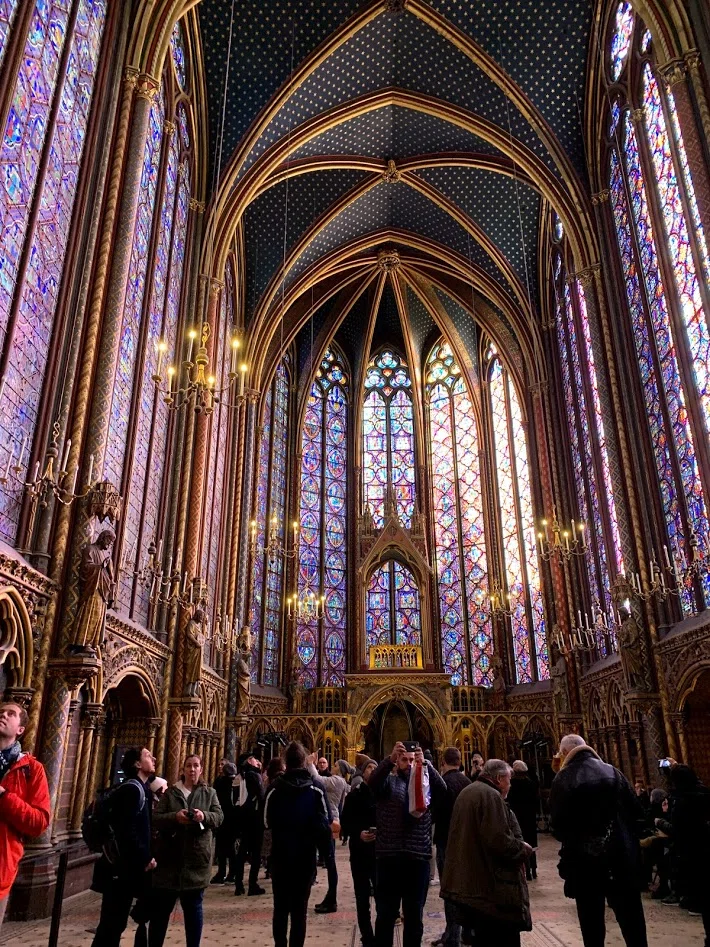 パリで最も美しいステンドグラス Sainte chapelle（サント・シャペル