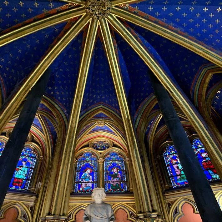 パリで最も美しいステンドグラス Sainte chapelle（サント・シャペル