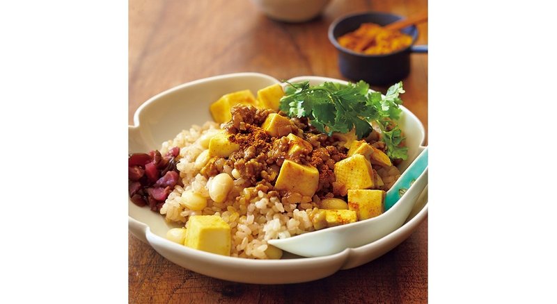カレー粉がふだんのおかずをスパイシーで新鮮な味に変えてくれます スパイスとハーブと栗原はるみ カレー粉がふだんのおかずをスパイシーで新鮮な味に変えてくれます スパイスとハーブと栗原はるみ