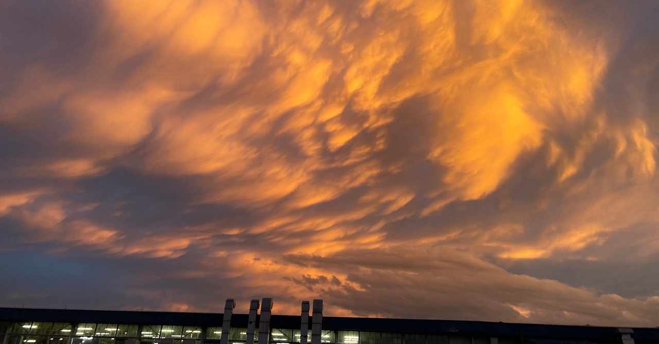 ダウンロード グラデーション 紫 ピンク 空 エモい