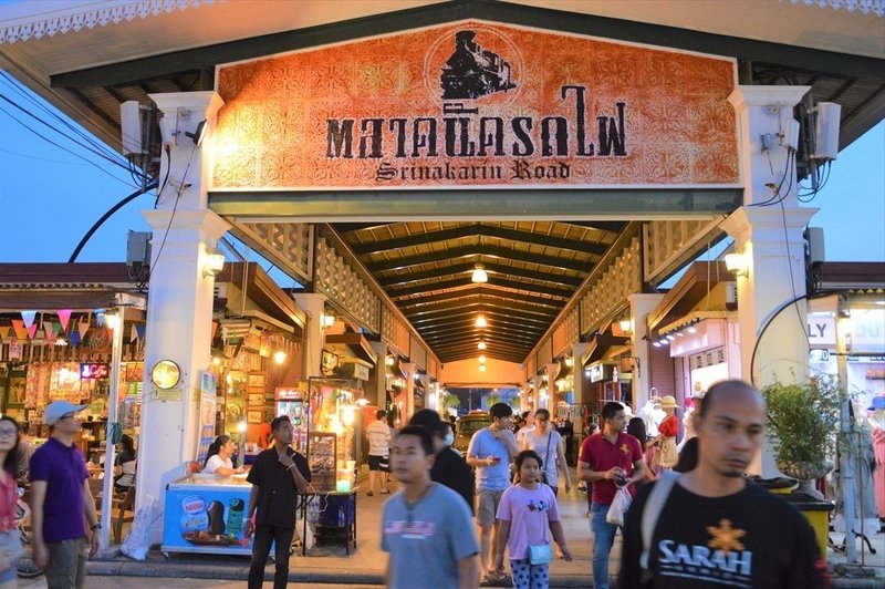 バンコクの 鉄道市場シーナカリン の画像を多めに 在住歴年が話したい本当のタイと見てきたこととうまい話と Note バンコクの 鉄道市場シーナカリン の画像を多めに 在住歴年が話したい本当のタイと見てきたこととうまい話と Note
