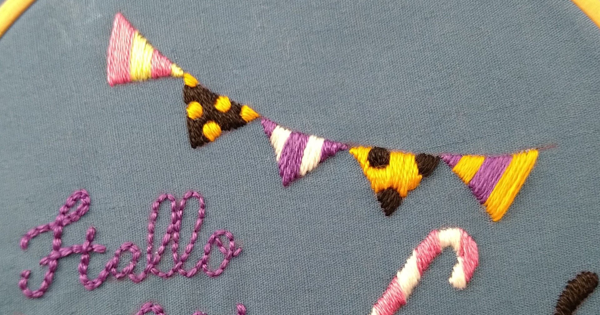 ハロウィンの刺繍図案* ステップ6 〜三角旗の刺繍〜|Apostrophe ハロウィンの刺繍図案* ステップ6 〜三角旗の刺繍〜|Apostrophe