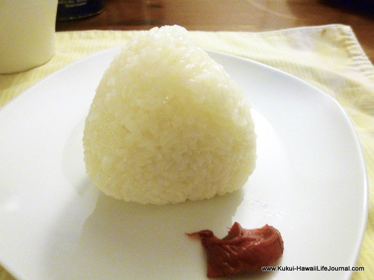 塩ムスビに魅かれた。これも一応料理っていうのかな・・・・美味しいお米が手に入ったからこういうの作ってみた。