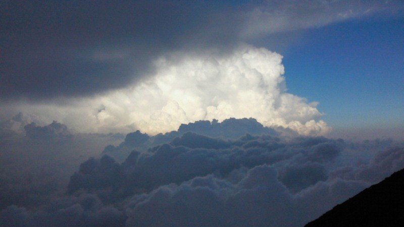 キレイ！富士山　雲間　