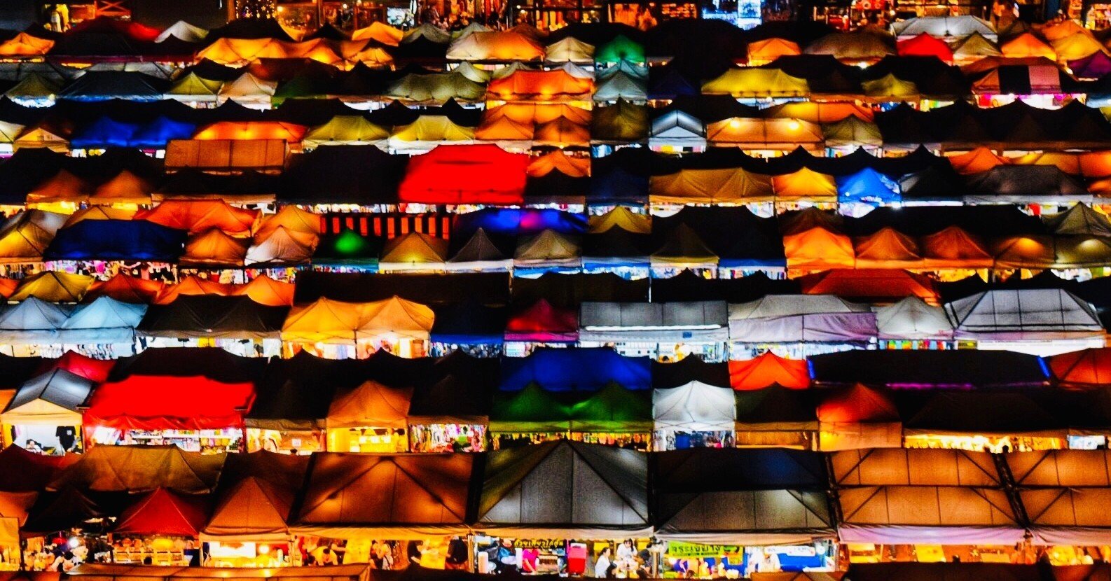 絶景タラート・ロットファイ・ラチャダー】バンコクで4時間の