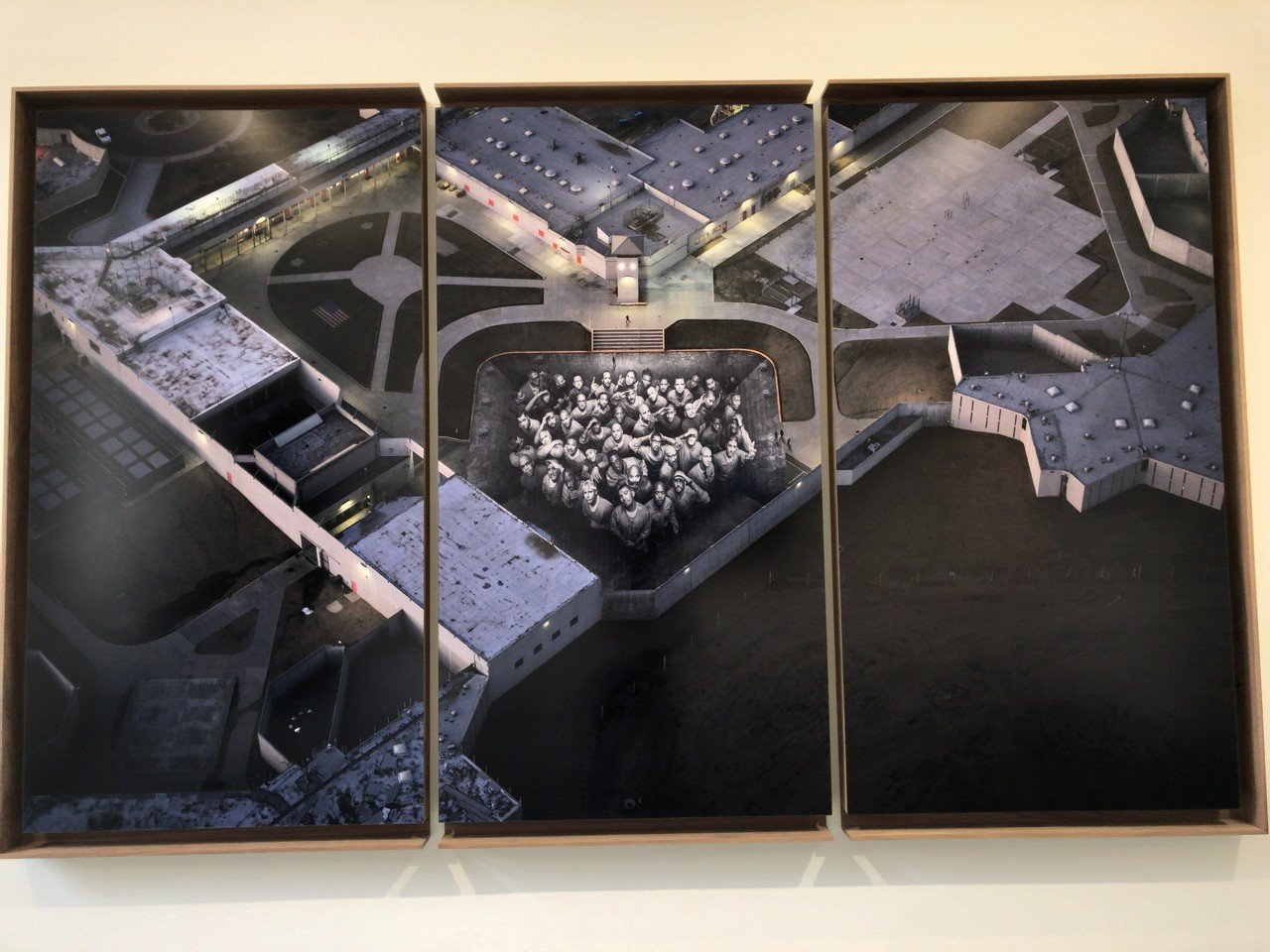 アートで世界を変える フランス人アーティストjr パリ個展 Tehachapi レポート Lisa Fujino 藤野理沙 Note アートで世界を変える フランス人アーティストjr パリ個展 Tehachapi レポート Lisa Fujino 藤野理沙 Note