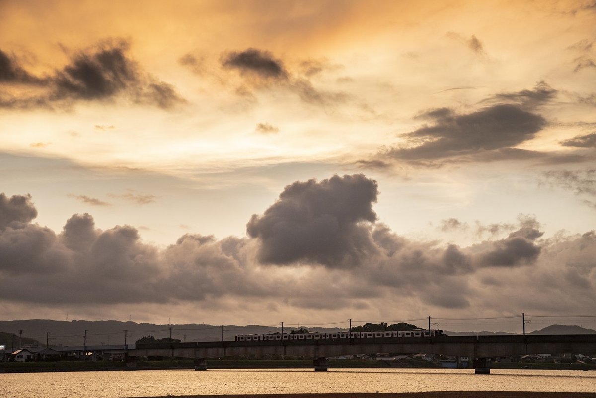 （リサイズ）20200831風景-054（唐津、夕陽、電車）