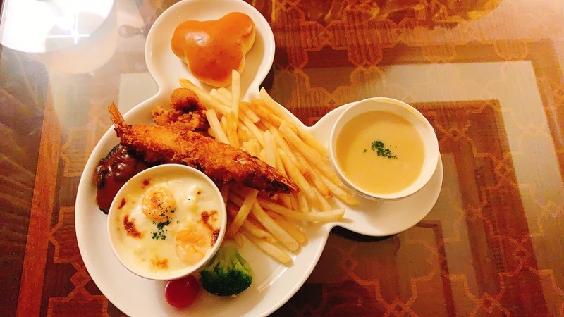 バースデー旅行vol 6 テラスでルームサービスディナーを満喫 お子様プレートが可愛いんです イヴん家のディズニー旅記録 Note
