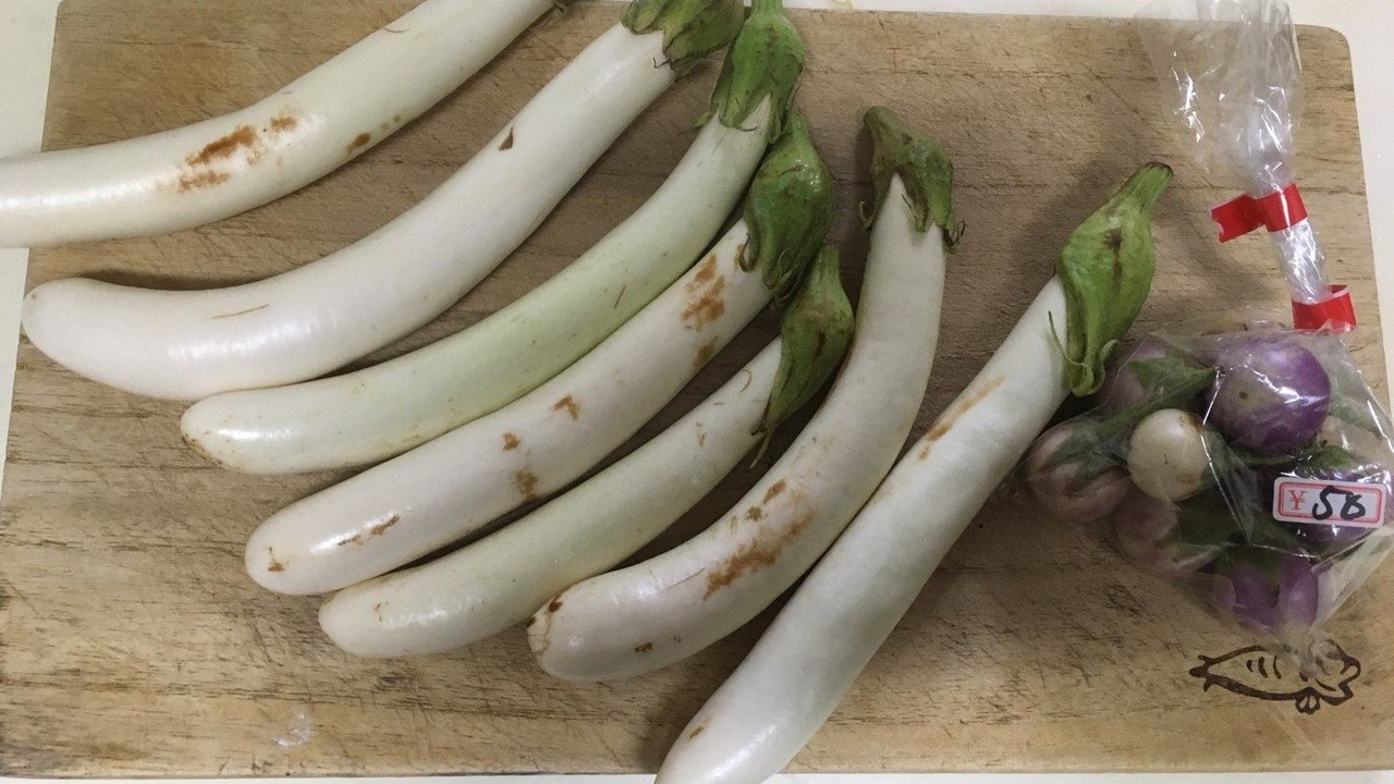 レンバイ で買った白ナスを使って料理を作ってみた ハーブおじさん Note レンバイ で買った白ナスを使って料理を作ってみた ハーブおじさん Note
