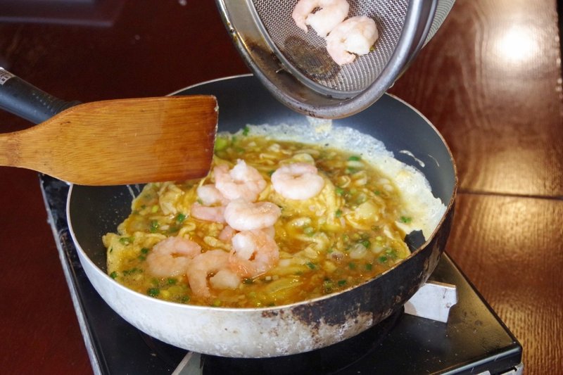 お家の火力とフライパンでも失敗しない おきらく厨房 桃桃茶寮 の 海老と玉子の炒め さんたつアカデミア Note