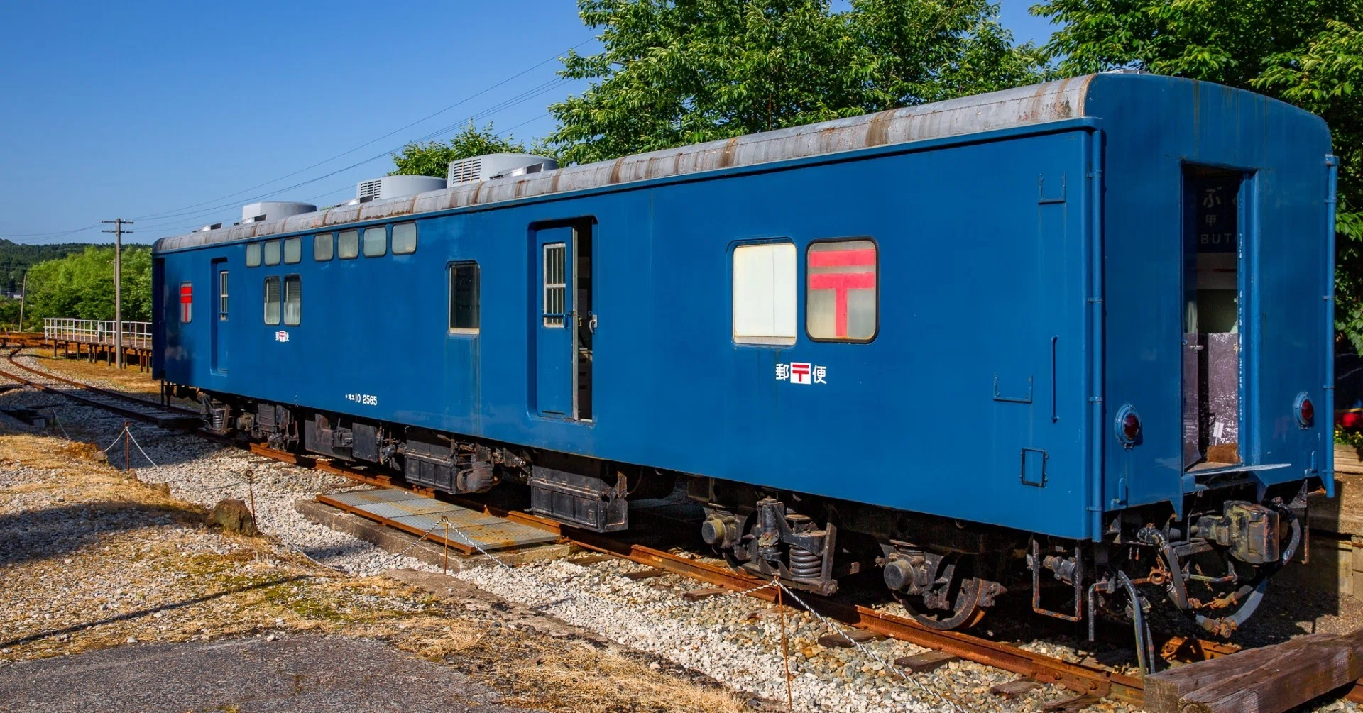 能登中島駅の「郵便車オユ10形」｜Zenpaku