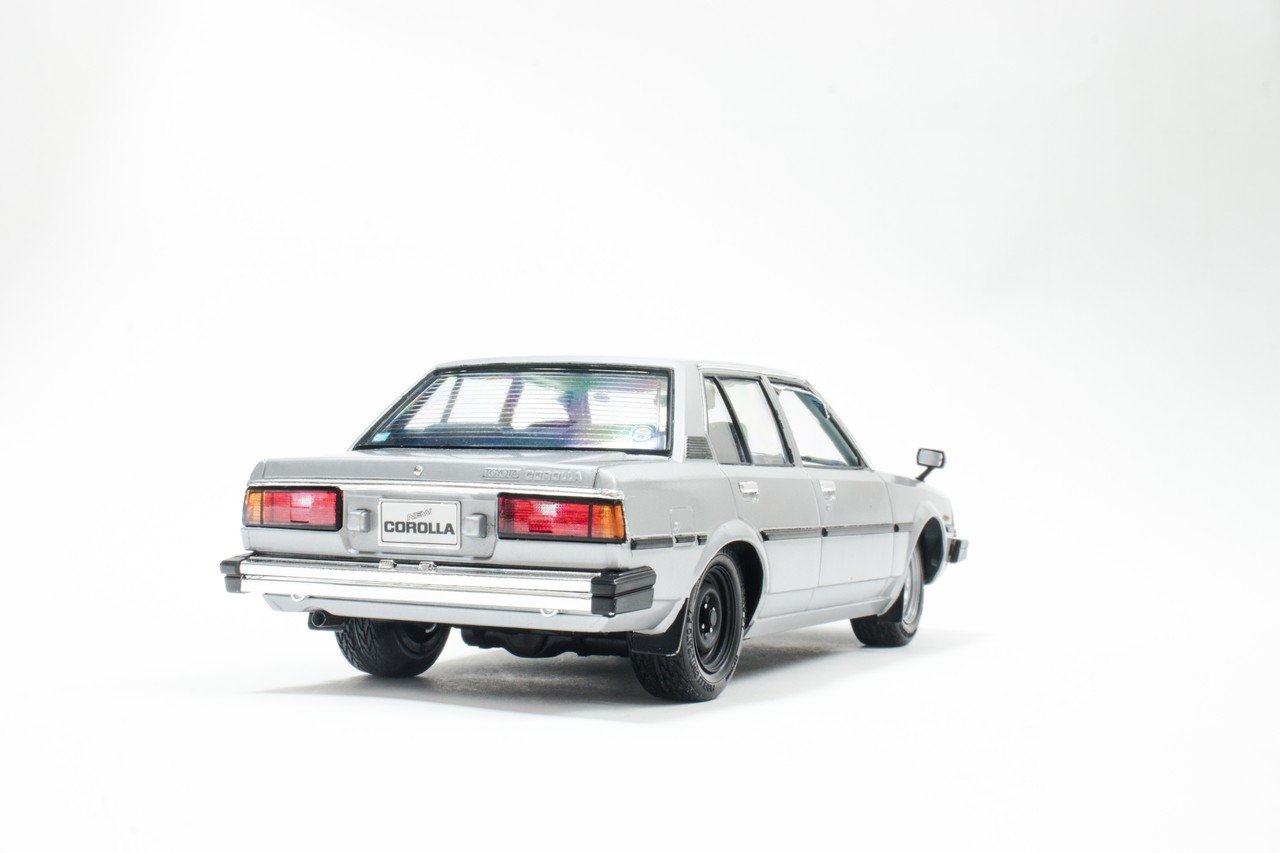 プラモ】渋いセダン:アオシマ 1/24 E70カローラ|もんぶらん プラモ】渋いセダン:アオシマ 1/24 E70カローラ|もんぶらん