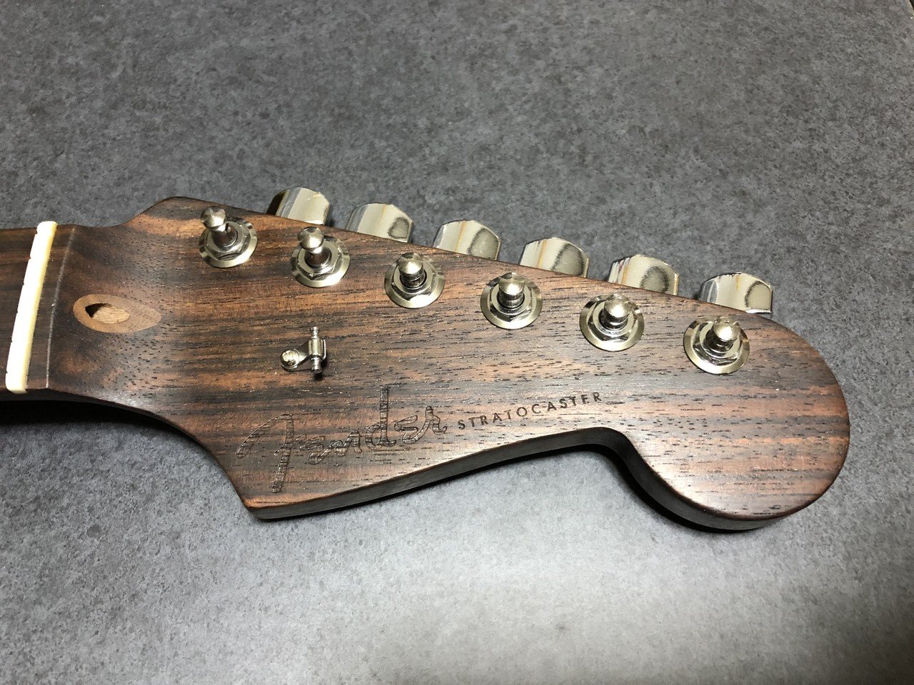 エレキギター ストラトキャスター ネック ローズウッド調 ゴトー ペグ USA製！Fenderから新たに交換用ギターネック全9種が発売！