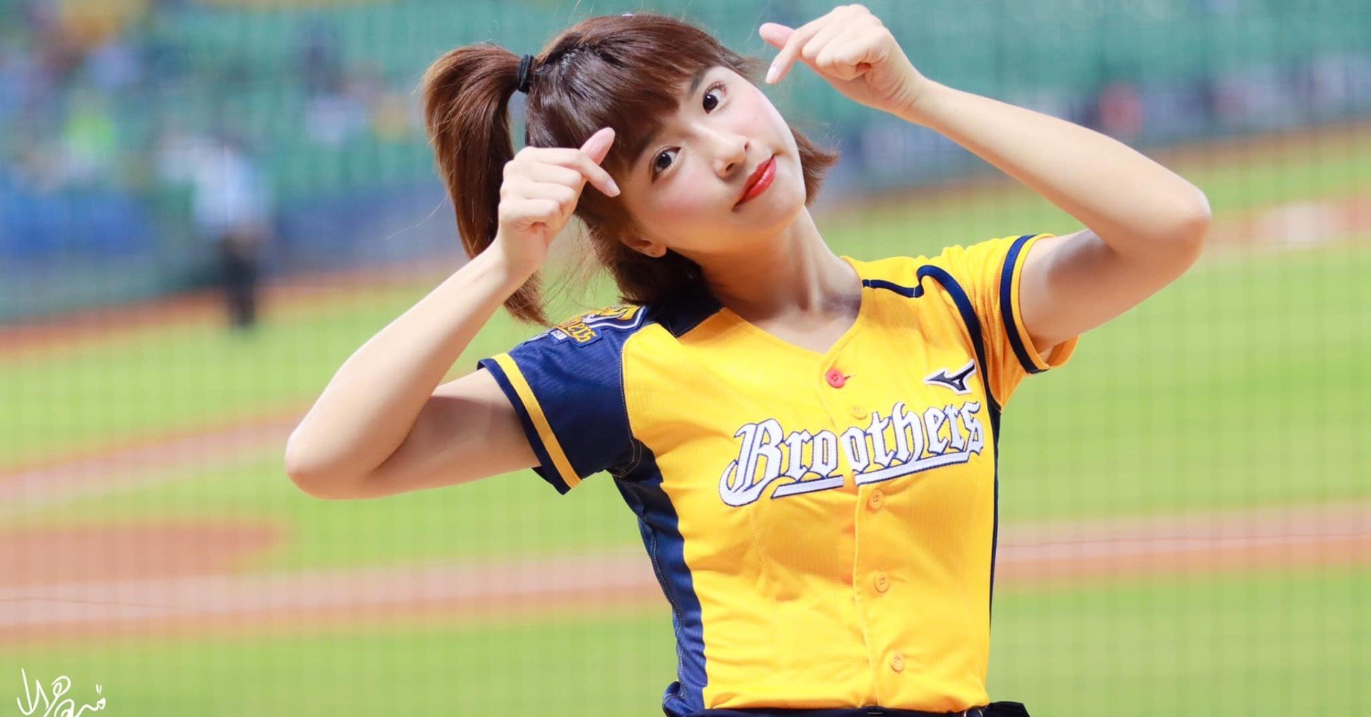 220.台湾チアリーダー・峮峮（チュンチュン）は毎日元気を届けてくれる