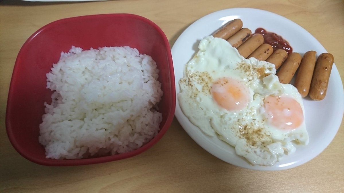 目玉焼きとウインナー