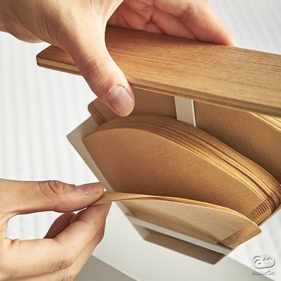 置き場所に困っていたコーヒーのペーパーフィルターを収納する専用ボックス Assiston Note