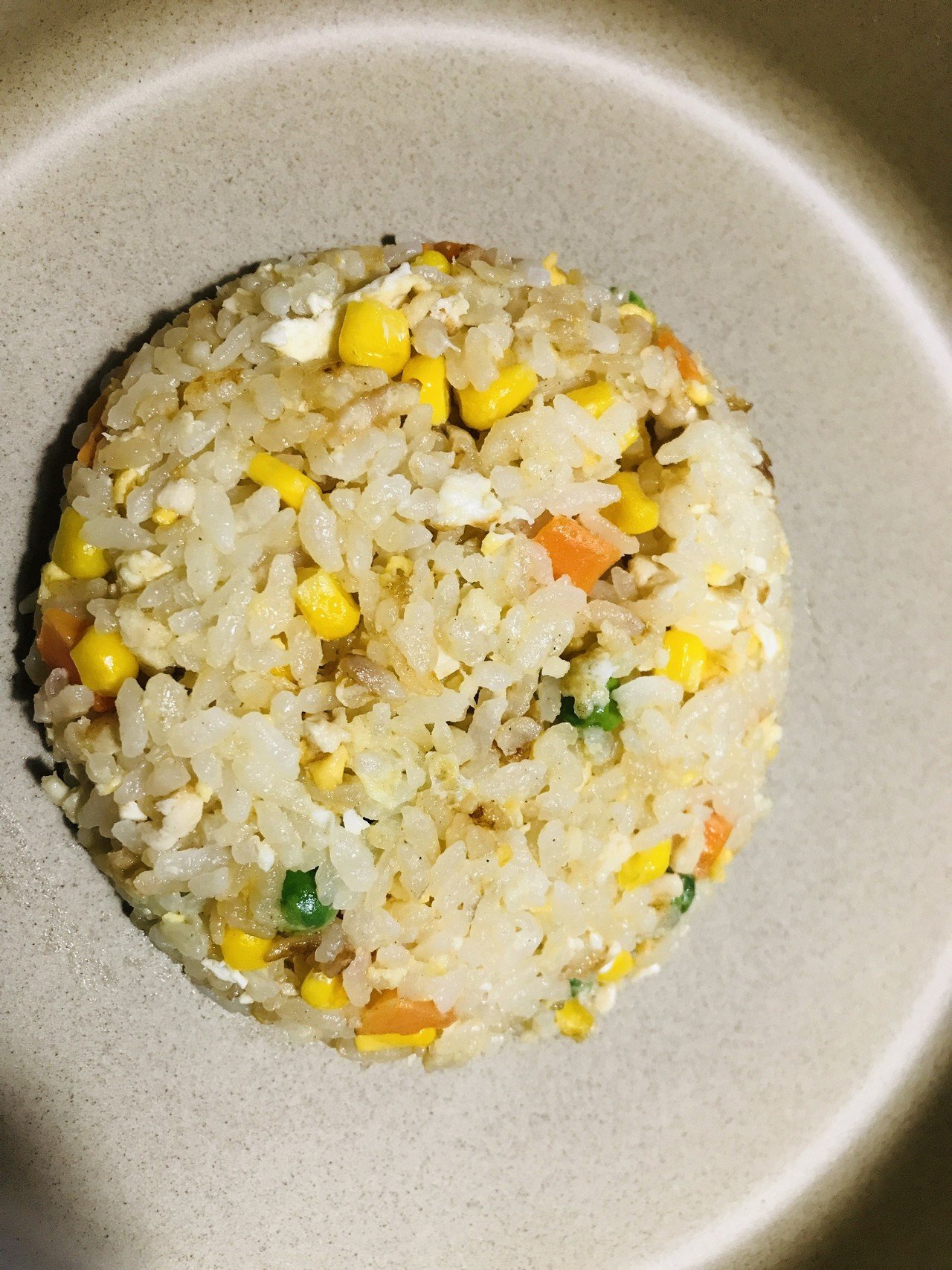 今日のランチはミックスベジタブル を使ったチャーハン パラパラに仕上がりそれはそれは美味しい ご飯は冷蔵庫に保存していたご飯を使う ご飯を一度レンジで温めてから使うと火の通りも早く 意外と水分も飛んでいる こゆみnote Note