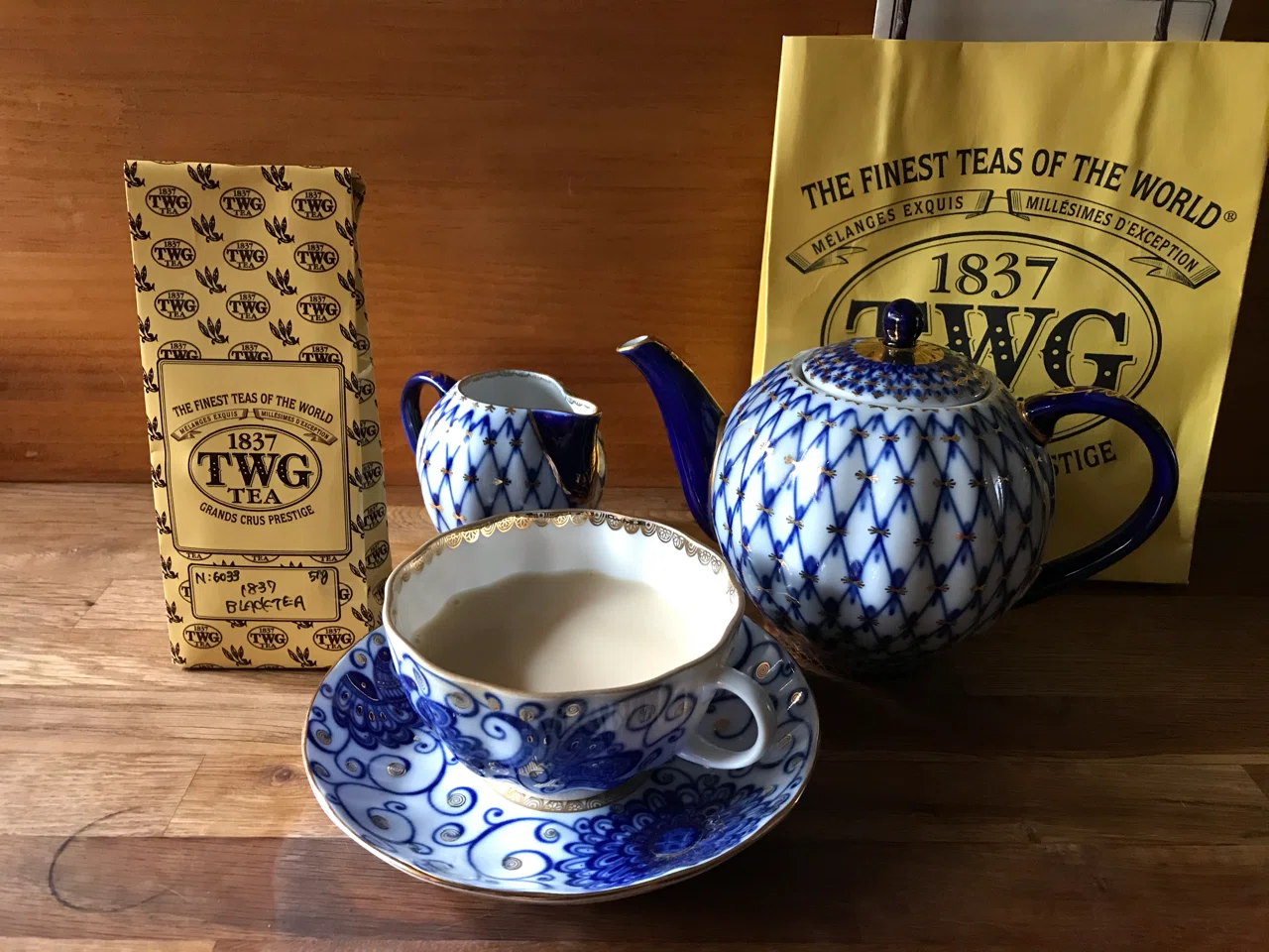 TWGとロモノーソフの火の鳥カップソーサーとコバルトネット TWGとロモノーソフの火の鳥カップソーサーとコバルトネット