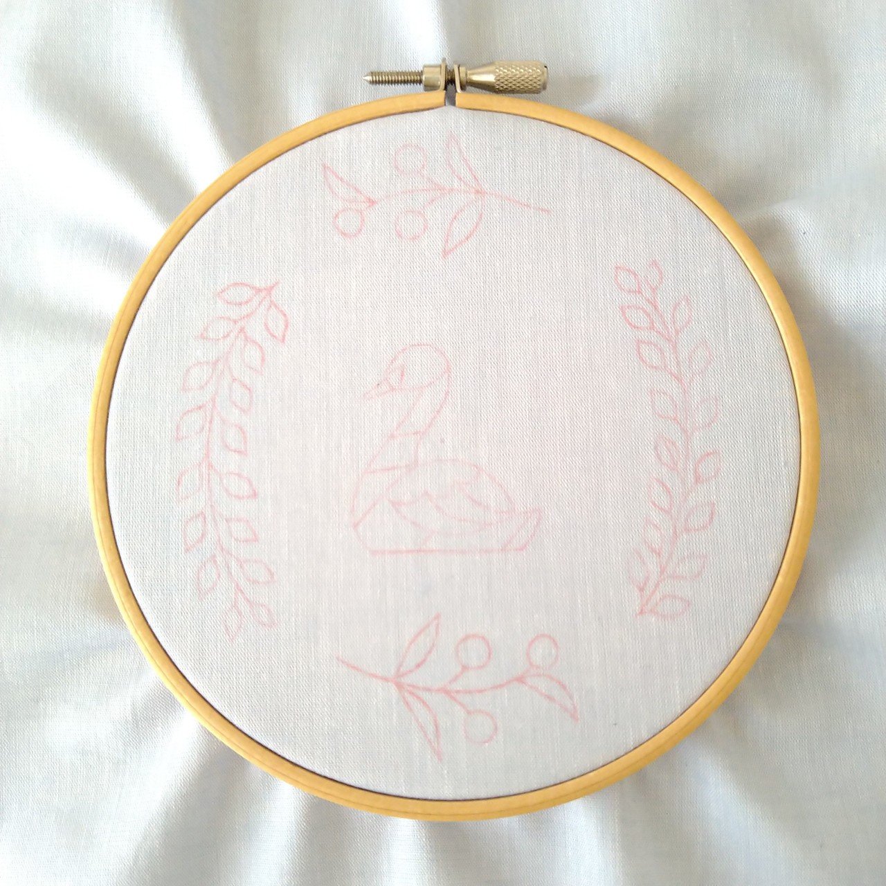 スワンの刺繍枠キットを作ろう* ステップ1 〜白鳥の刺繍 スワンの刺繍枠キットを作ろう* ステップ1 〜白鳥の刺繍