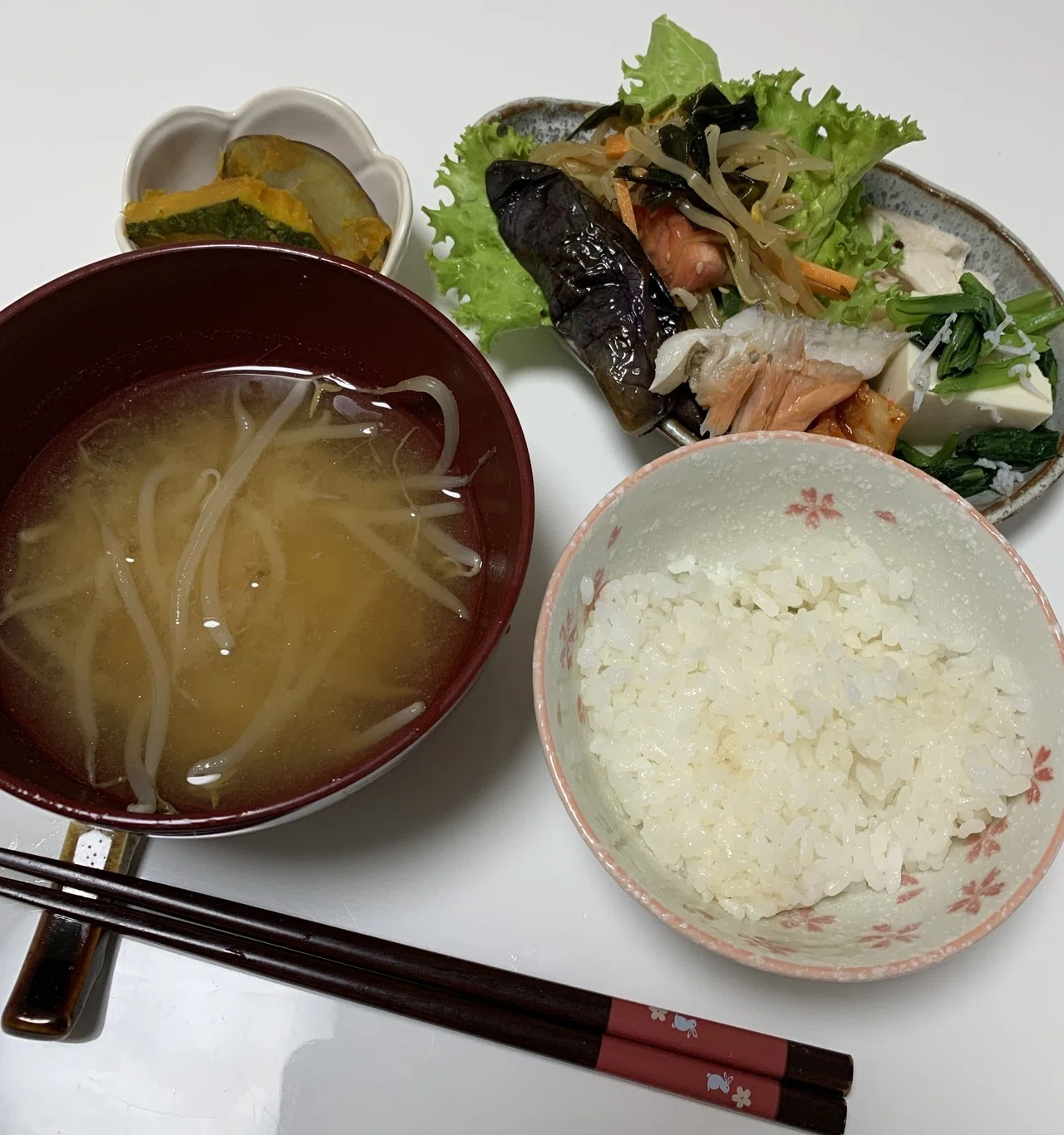 ちょこちょこ乗せ朝ごはん|ake