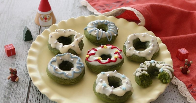 こどもからおとなまで 誰でも見たまんま作れる簡単スイーツ 焼きドーナツのクリスマスリース コープさっぽろの広報誌 Cho Co Tto ちょこっと