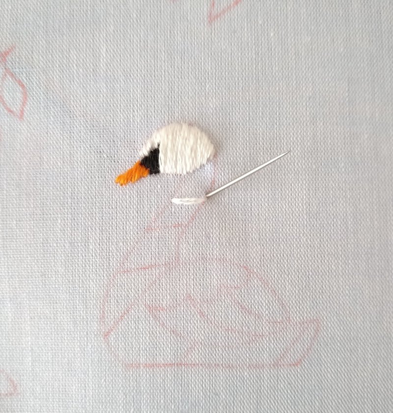 スワンの刺繍枠キットを作ろう ステップ2 白鳥の顔 首のパーツを刺繍する Apostrophe S 刺繍雑貨作家 Note