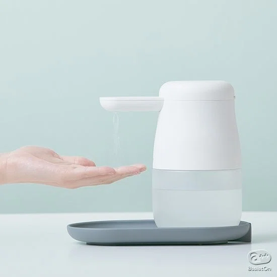 デザイナー・インタビュー「思わず手を差し伸べたくなる手指消毒器