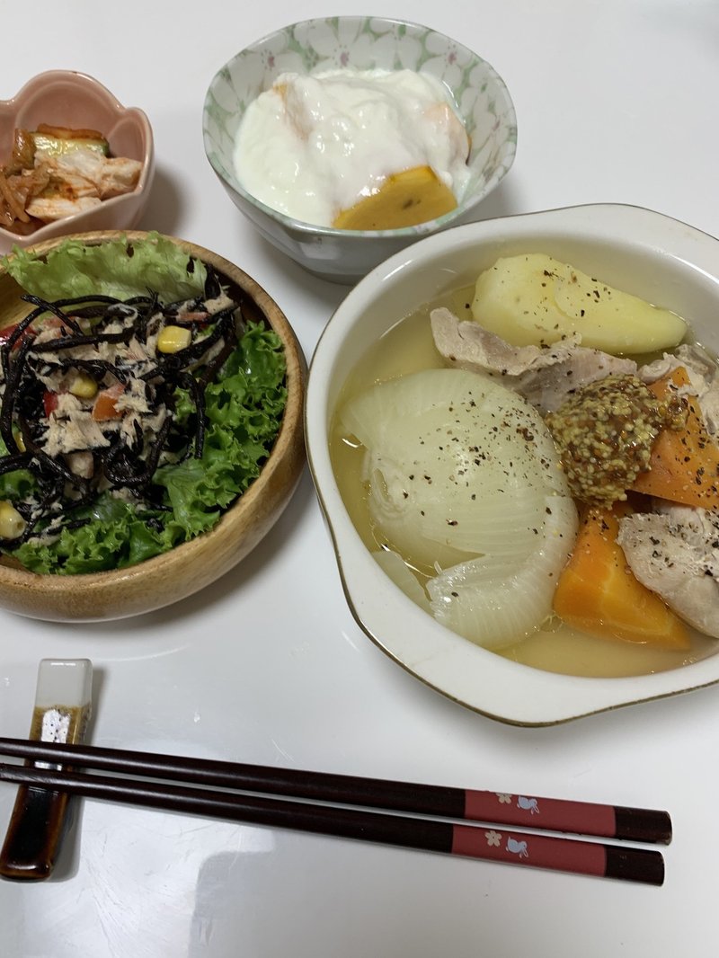 玉ねぎ丸ごと野菜のチキンスープ Ake Note 玉ねぎ丸ごと野菜のチキンスープ Ake Note