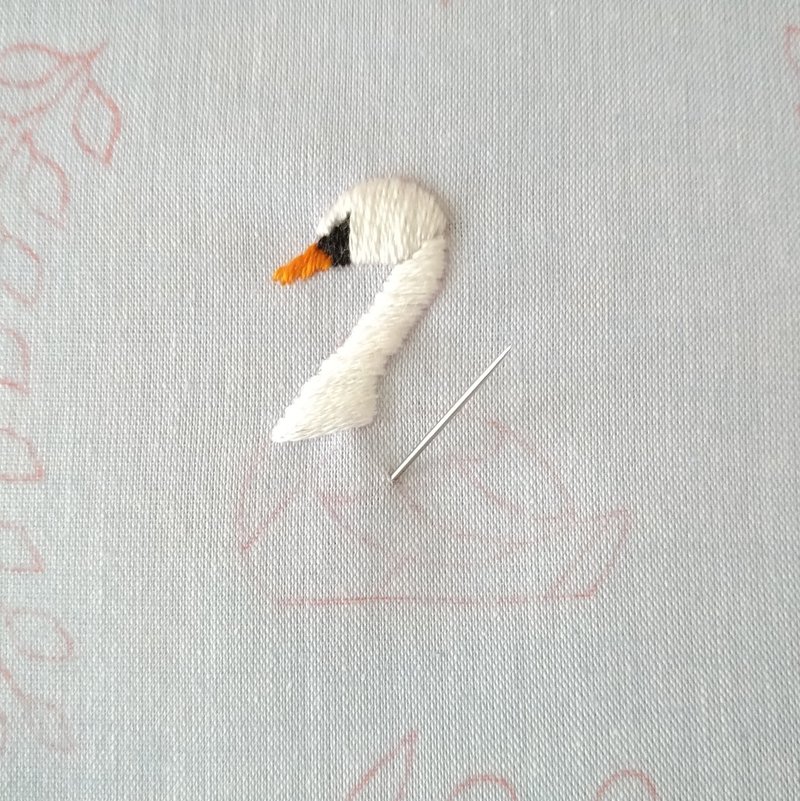 スワンの刺繍枠キットを作ろう ステップ3 白鳥の羽の刺繍 Apostrophe S 刺繍雑貨作家 Note